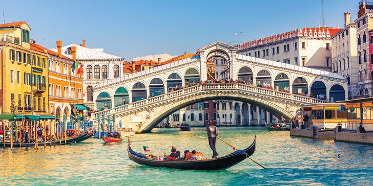 Hravá atmosféra karnevalu v Benátkach a nádherné jazero Bled či benátske ostrovy Murano a Burano