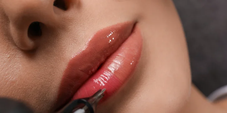 Permanentný make-up: obočie, horné očné linky alebo pery