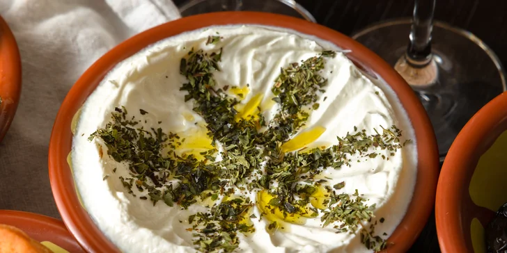 Hummus, Moutabal, Falafel a ďalšie arabské pochúťky pre dve osoby