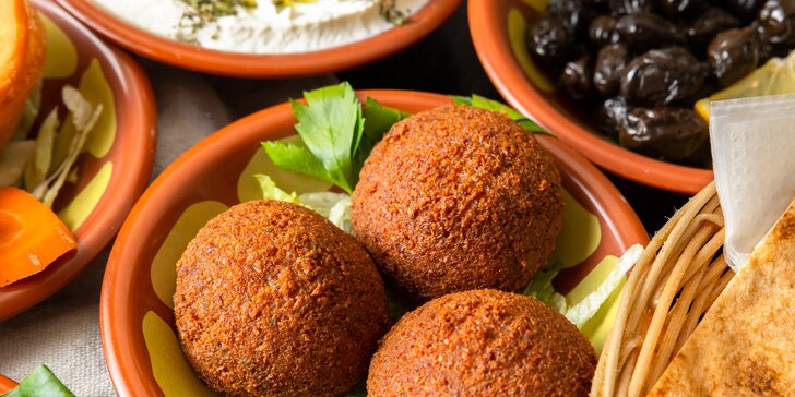 Hummus, Moutabal, Falafel a ďalšie arabské pochúťky pre dve osoby