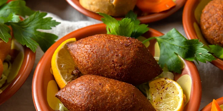 Hummus, Moutabal, Falafel a ďalšie arabské pochúťky pre dve osoby