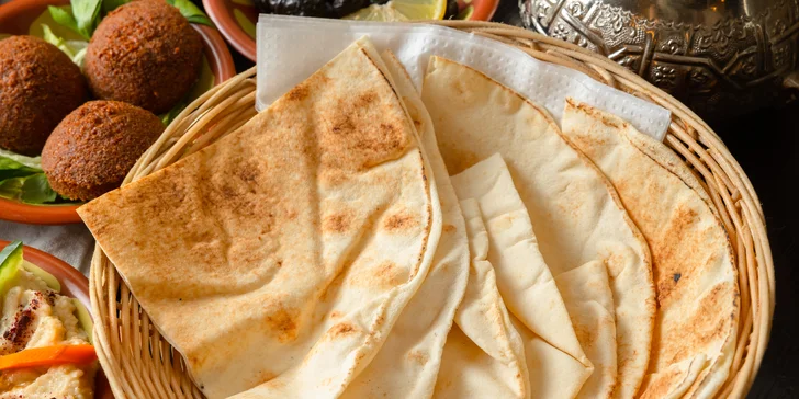 Hummus, Moutabal, Falafel a ďalšie arabské pochúťky pre dve osoby