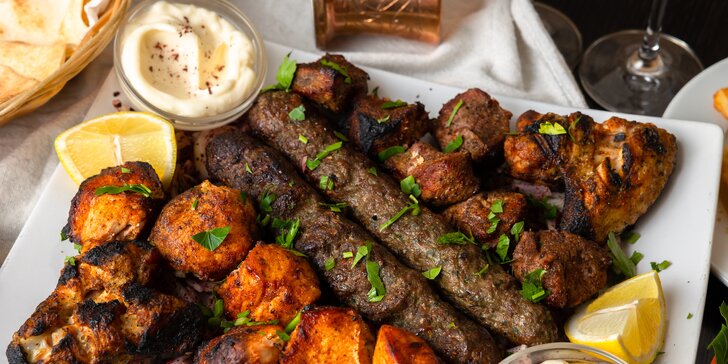 Grilované mäso pre 2 osoby v arabskej reštaurácii