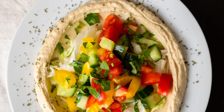 Hummus s teľacím či kuracím mäsom alebo falafelom + pohár Prosecca