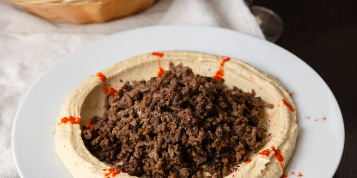 Hummus s teľacím či kuracím mäsom alebo falafelom + pohár Prosecca