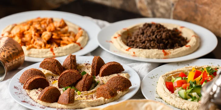 Hummus s teľacím či kuracím mäsom alebo falafelom + pohár Prosecca