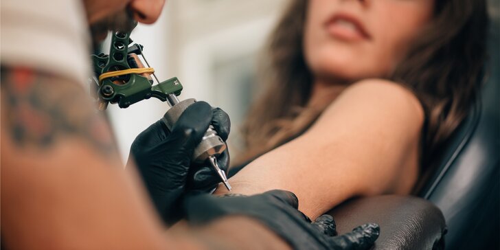 Profesionálne tetovanie podľa vlastného výberu v Barberia salon