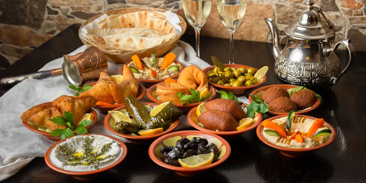 Hummus, Moutabal, Falafel a ďalšie arabské pochúťky pre dve osoby