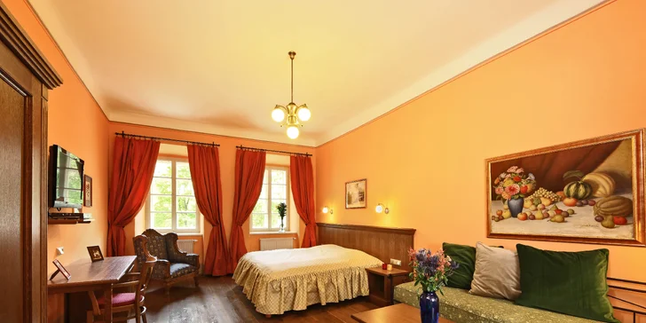 Luxus s nádychom histórie: hotel v centre Českého Krumlova s raňajkami a fľašou vína