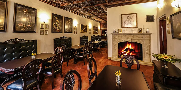 Luxus s nádychom histórie: hotel v centre Českého Krumlova s raňajkami a fľašou vína