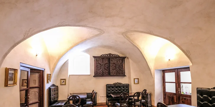 Luxus s nádychom histórie: hotel v centre Českého Krumlova s raňajkami a fľašou vína