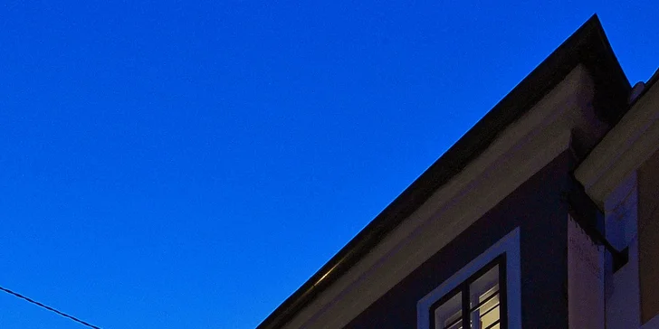 Luxus s nádychom histórie: hotel v centre Českého Krumlova s raňajkami a fľašou vína