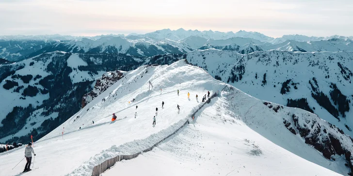 Na lyže do Saalbachu: hotel 250 m od skiareálu Leogang, polpenzia a wellness