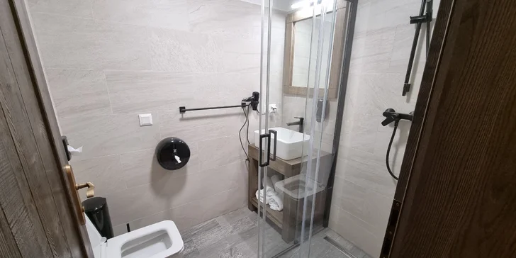 Novovybudovaný rezort pod Čertovicou, celodenné stravovanie, vlastná pekáreň ale aj privátne mini wellness