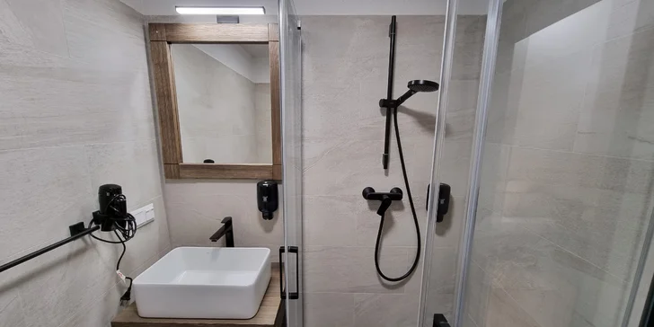 Novovybudovaný rezort pod Čertovicou, celodenné stravovanie, vlastná pekáreň ale aj privátne mini wellness