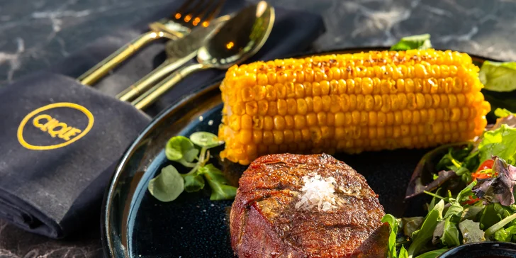 Clique v Eurovei: Šťavnatý steak z hovädzej sviečkovice s prílohami a omáčkou