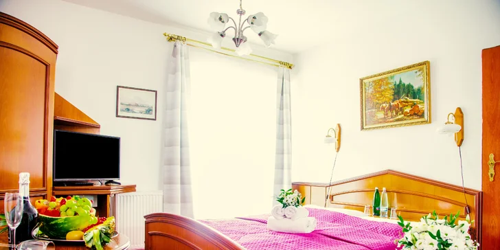 Oddych v pokojnej časti Mariánskych lázní: hotel s jedlom a s wellness procedúrami