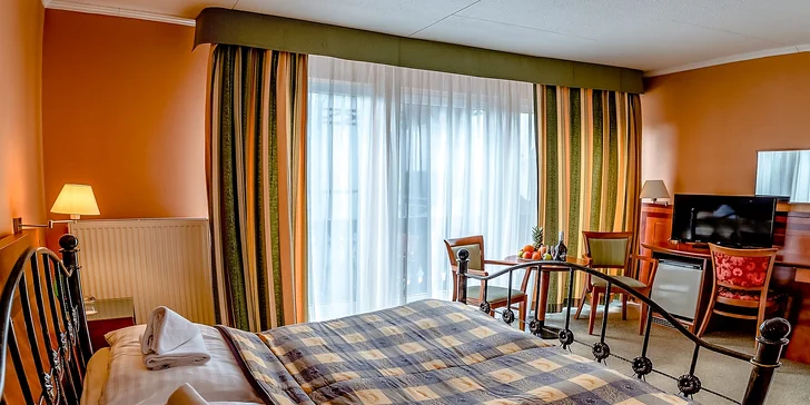 Oddych v pokojnej časti Mariánskych lázní: hotel s jedlom a s wellness procedúrami