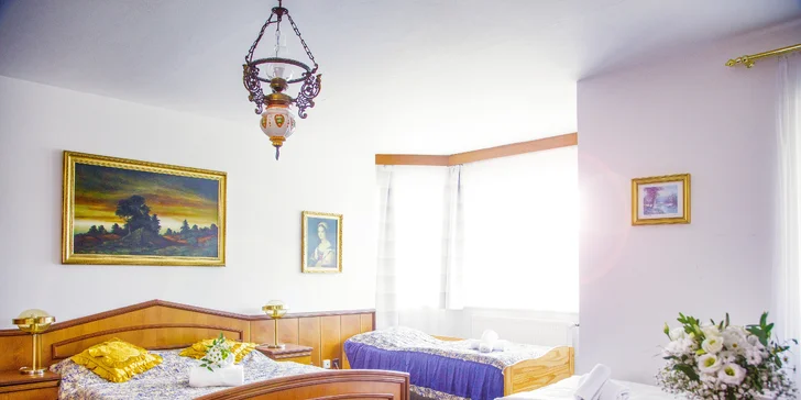Oddych v pokojnej časti Mariánskych lázní: hotel s jedlom a s wellness procedúrami