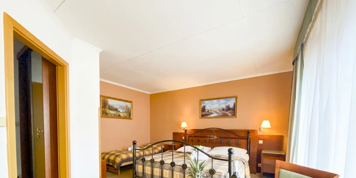 Oddych v pokojnej časti Mariánskych lázní: hotel s jedlom a s wellness procedúrami
