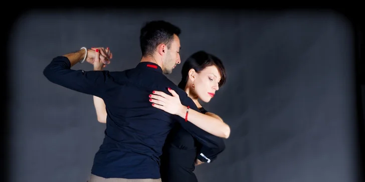 Waltz, foxtrot, cha-cha, rumba: Kurz spoločenských tancov v Dance Art