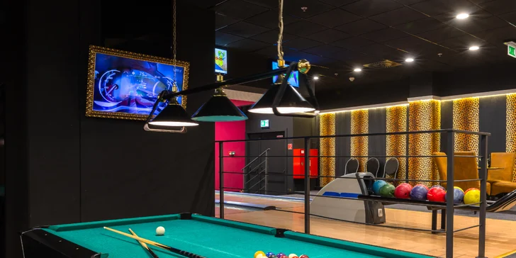 Hodina bowlingu pre partiu až ôsmich hráčov v Bory Mall