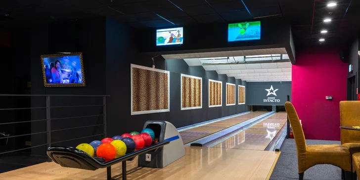 Hodina bowlingu pre partiu až ôsmich hráčov v Bory Mall