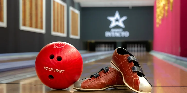 Hodina bowlingu pre partiu až ôsmich hráčov v Bory Mall