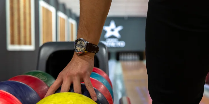 Hodina bowlingu pre partiu až ôsmich hráčov v Bory Mall