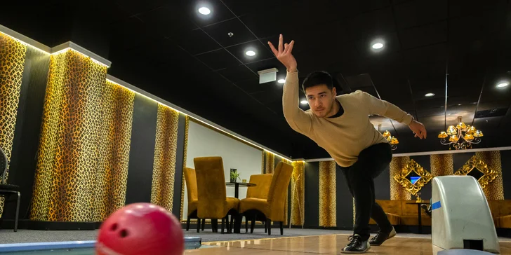 Hodina bowlingu pre partiu až ôsmich hráčov v Bory Mall