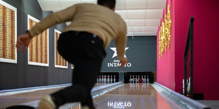 Hodina bowlingu pre partiu až ôsmich hráčov v Bory Mall