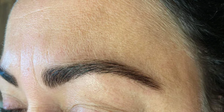 Lash Lifting, laminácia obočia alebo farbenie obočia hennou v salóne Beauty