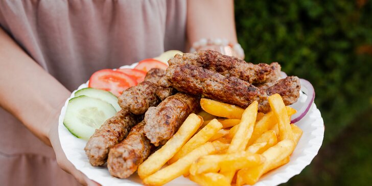 Fastfood s chuťou Balkánu: pljeskavica v žemli, čevap s hranolčekmi aj misa pre 2 osoby