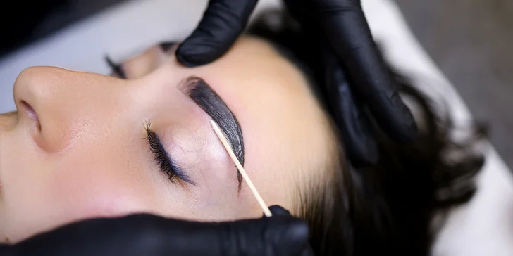 Lash Lifting, laminácia obočia alebo farbenie obočia hennou v salóne Beauty