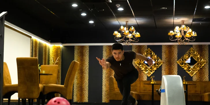 Hodina bowlingu pre partiu až ôsmich hráčov v Bory Mall