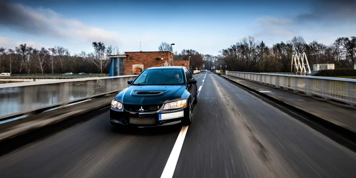 Jazda na MITSUBISHI LANCER EVOLUTION IX: Ako vodič aj spolujazdec