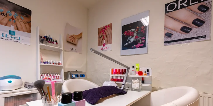 Gélové nechty, manikúra alebo pedikúra pre krásu vašich rúk a nôh v Angel beauty