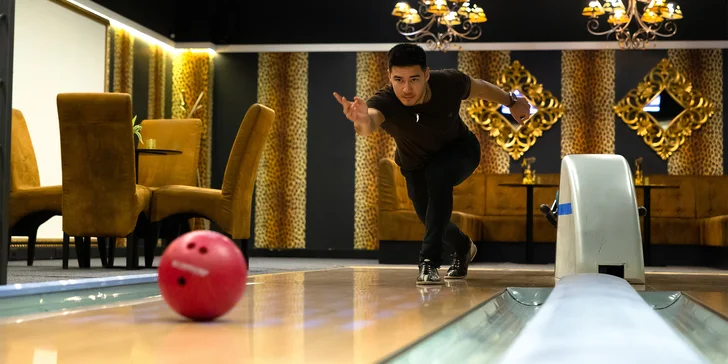 Hodina bowlingu pre partiu až ôsmich hráčov v Bory Mall