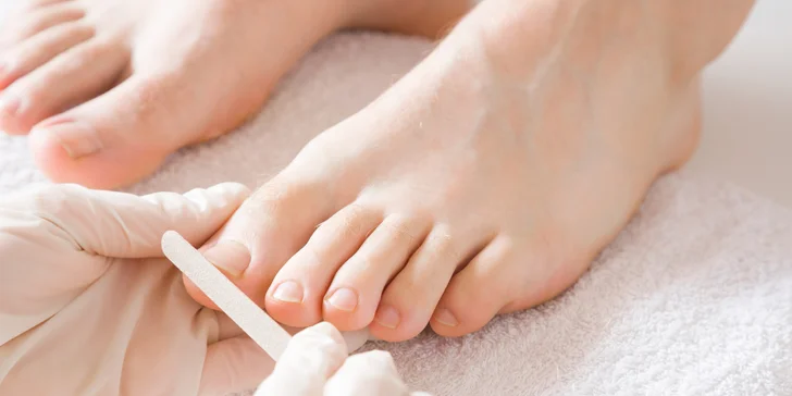 Gélové nechty, manikúra alebo pedikúra pre krásu vašich rúk a nôh v Angel beauty