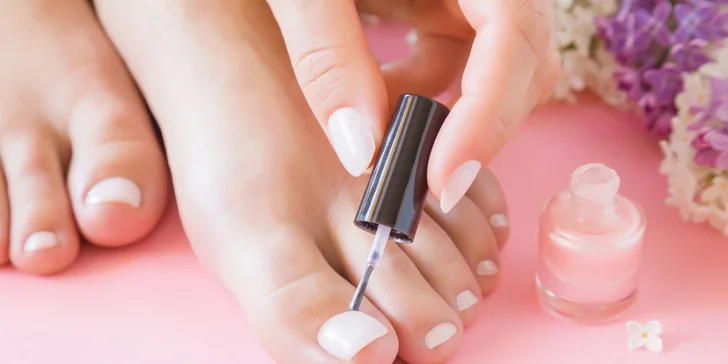 Gélové nechty, manikúra alebo pedikúra pre krásu vašich rúk a nôh v Angel beauty