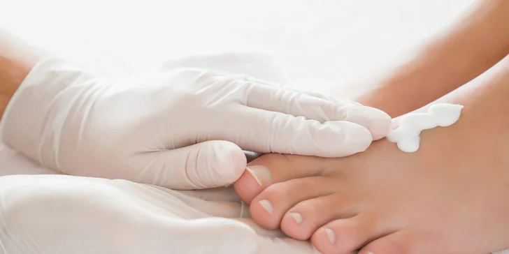 Gélové nechty, manikúra alebo pedikúra pre krásu vašich rúk a nôh v Angel beauty