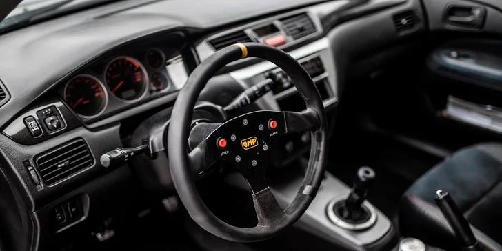 Ostrá jazda na MITSUBISHI LANCER EVOLUTION IX s majstrom Českej republiky v rally Pavlom Valouškom
