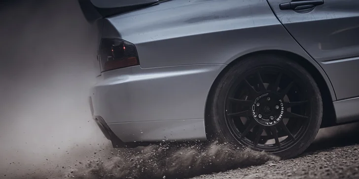 Ostrá jazda na MITSUBISHI LANCER EVOLUTION IX s majstrom Českej republiky v rally Pavlom Valouškom