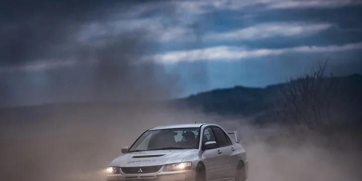 Ostrá jazda na MITSUBISHI LANCER EVOLUTION IX s majstrom Českej republiky v rally Pavlom Valouškom