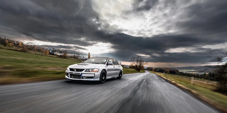 Ostrá jazda na MITSUBISHI LANCER EVOLUTION IX s majstrom Českej republiky v rally Pavlom Valouškom