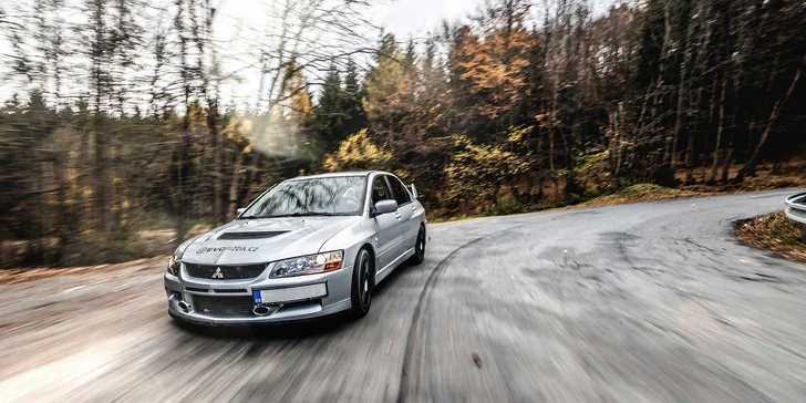 Ostrá jazda na MITSUBISHI LANCER EVOLUTION IX s majstrom Českej republiky v rally Pavlom Valouškom