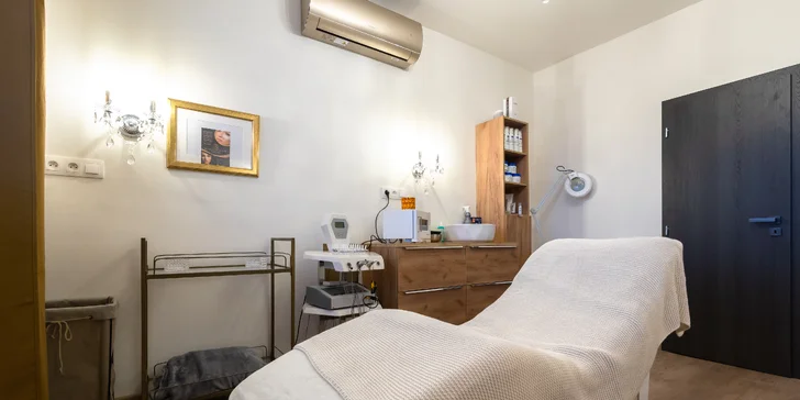 Kombinované balíčky starostlivosti o pleť aj telo: čistenie pleti, masáž chrbta aj wellness pedikúra s gél lakom