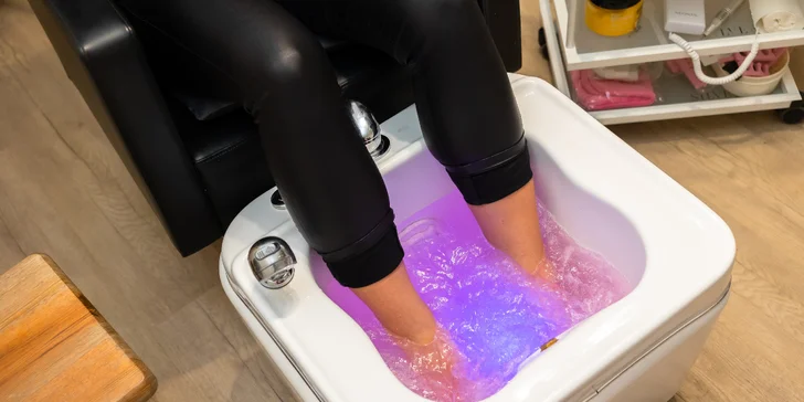Kombinované balíčky starostlivosti o pleť aj telo: čistenie pleti, masáž chrbta aj wellness pedikúra s gél lakom