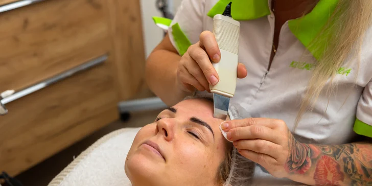 Kombinované balíčky starostlivosti o pleť aj telo: čistenie pleti, masáž chrbta aj wellness pedikúra s gél lakom