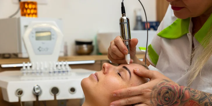 Kombinované balíčky starostlivosti o pleť aj telo: čistenie pleti, masáž chrbta aj wellness pedikúra s gél lakom